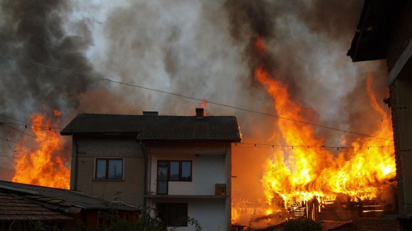 5 деца са обгазени след пожар в Радомир