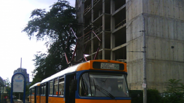 Аварирал трамвай блокира бул. Ситняково