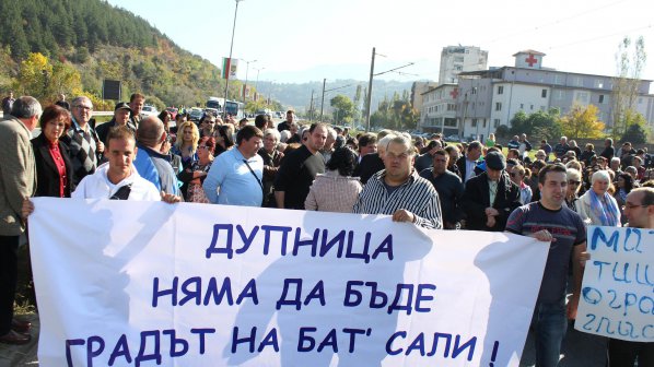 Протестиращи блокират прохода Шипка