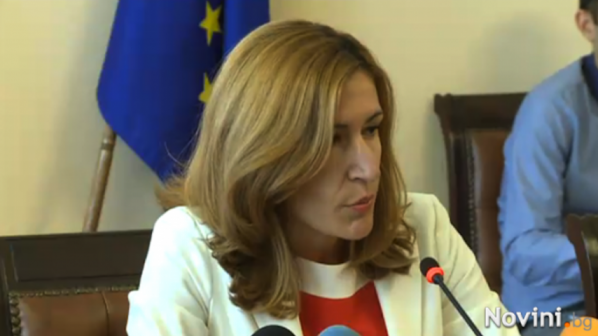 Ангелкова: Билетите за пътуване с БДЖ няма да поскъпват