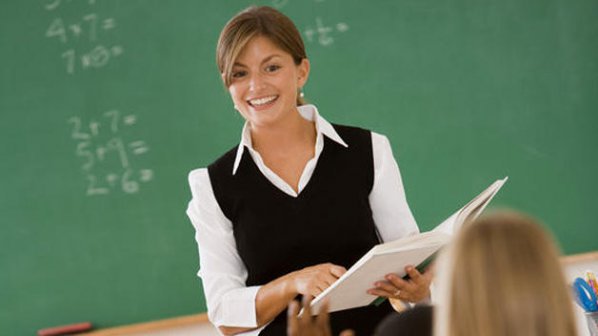 Доходите на учителите ще зависят от резултатите и квалификацията