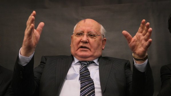 Горбачов ще защитава Путин пред Меркел