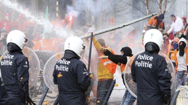 Над 100 000 протестираха в Брюксел, има ранени след сблъсъци с полицията