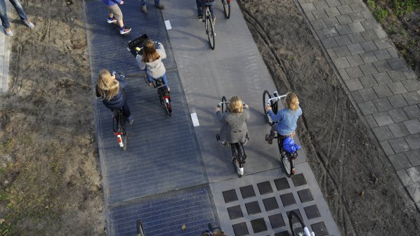 Холандия представи велосипедна алея със слънчеви батерии