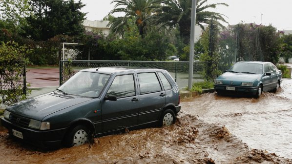 Лошото време продължава да взима жертви в Италия