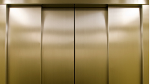Спират 20 000 асансьора до края на седмицата