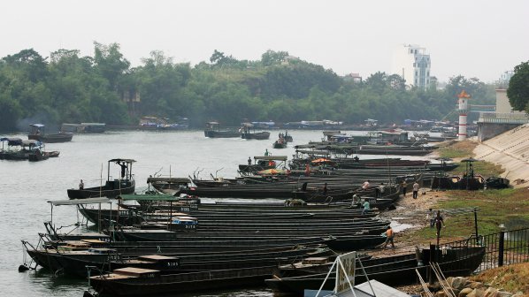 Виетнам издирва осем изчезнали моряци
