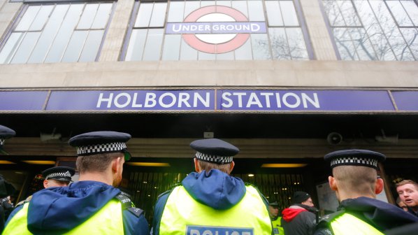 2-ма загинаха заради паднал балкон в Лондон