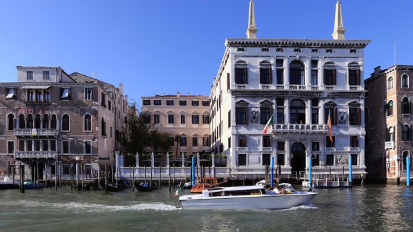 € 500 глоба ще плащат туристите във Венеция за шумен куфар