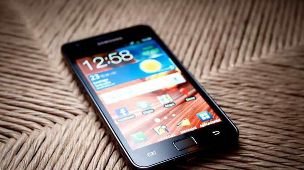 Samsung намалява производството на смартфони с 30%