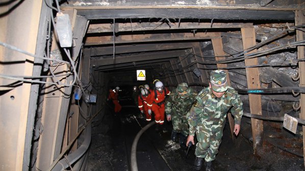 Експлозия уби 11 души в китайска мина
