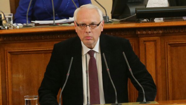 Велизар Енчев подаде заявления за напускане на парламентарна група
