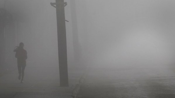 Мъгла затруднява видимостта на пътя София - Варна