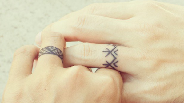 Идеи за татуировки вместо сватбени халки