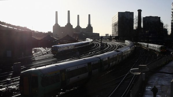 Лондонски банкер получи забрана за работа заради измами с билети за влак