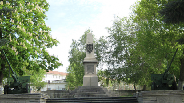 Перник възстановява войнишките паметници в Брезнишко