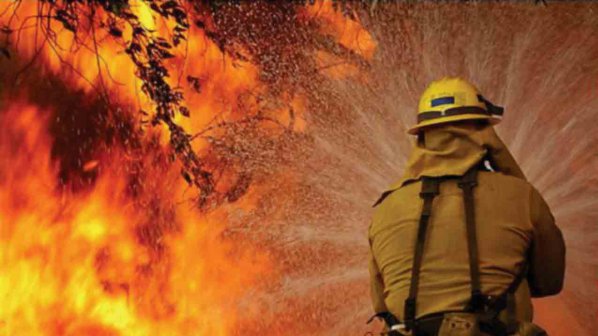 Пожар вдигна на крак варненските пожарникари