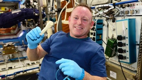 Екипажът на МКС си разпечата гаечен ключ