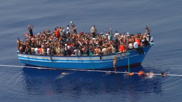 Спасиха 45 имигранти в морето край Испания