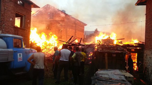 Бургазлия подпали дома на свои съседи