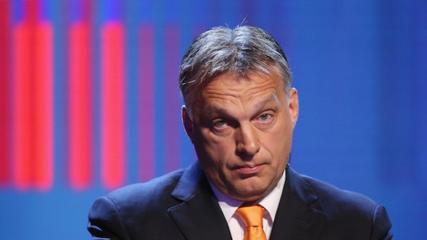 Хиляди унгарци на протест срещу Виктор Орбан