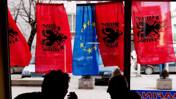Сърбите харесват Русия, но искат в ЕС