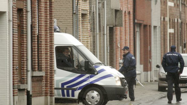 Коктейли Молотов летяха по полицейски участък в Брюксел