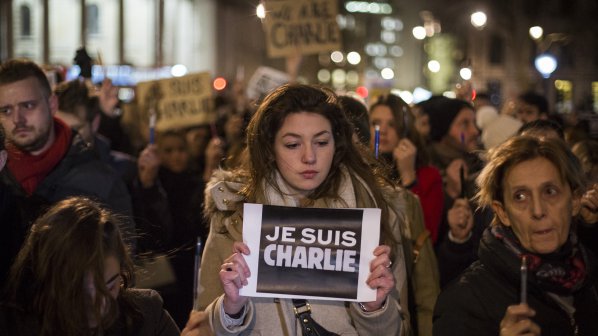 Над 5000 души се събраха на митинг в Париж в памет на жертвите от атентата