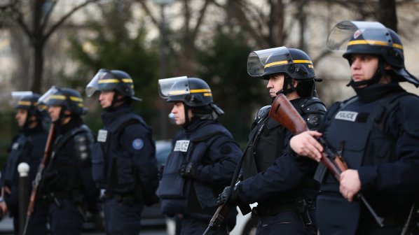 Нова драма във Франция! Въоръжени взеха заложници в магaзин за бижута в Монпелие (обновена)