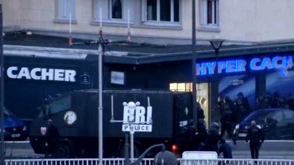 Първо видео от атаката на спецчастите в Париж