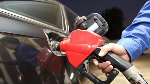 Бензинът поевтиня още. Цената му се срина до 1, 88 лв. за литър