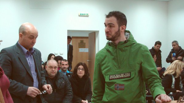 Гръцкият студент не се извини на Кари, отложиха делото за февруари (снимки)