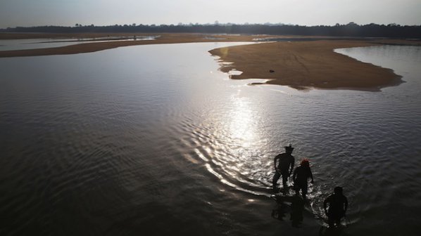 Над 100 разлагащи се тела откриха в приток на река Ганг