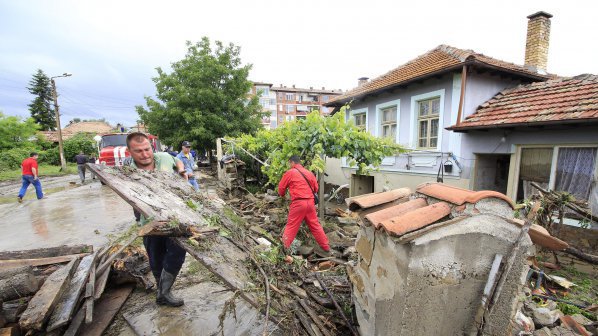 Обществен съвет разпределя средствата за пострадалите от наводнението в Търново