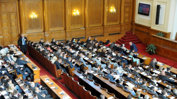 Парламентът обсъжда промени в Закона за енергетиката