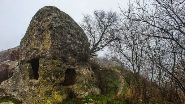 Ески Кермен - средновековният пещерен град на Крим