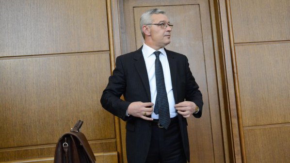 Парламентът освободи подуправителя на БНБ Цветан Гунев