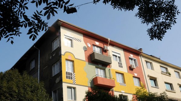 Санират безплатно 136 жилищни сгради в Разград