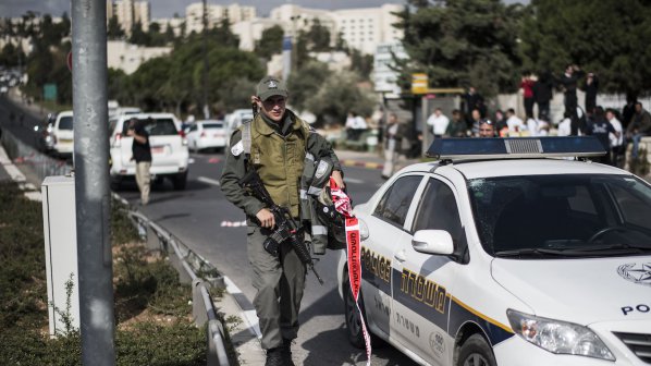 Терорист наръга 9 в Израел