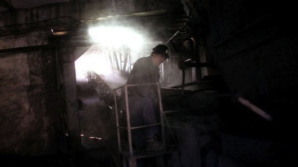 Снаряд блокира стотици украински миньори в шахта