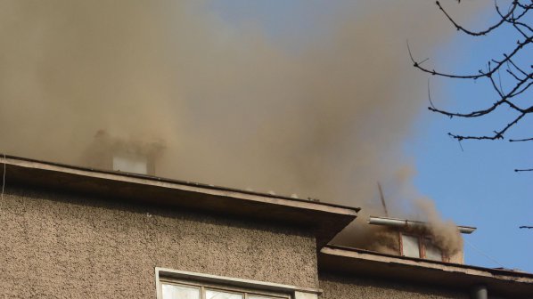 Жена се задуши при пожар в дома й