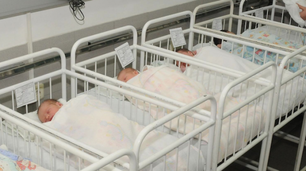 Клиника изплати 2 милиона евро обезщетение, защото разменила бебета