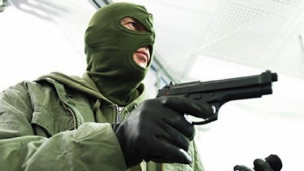 Продавачка нападна въоръжени крадци в София