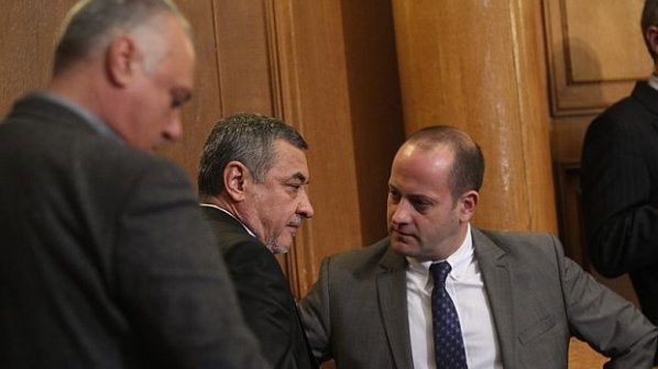 РБ и ПФ искат поискаха оставките на Лазаров, шефовете на ДАНС и ДАТО