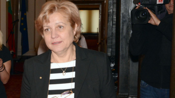 Менда Стоянова с остри критики към РБ и ПФ заради комисията за пенсионните фондове