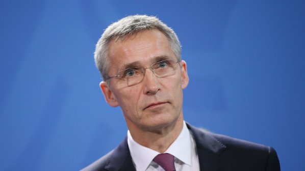 Столтенберг: Всяка държава членка на НАТО ще реши сама дали да въоръжи Украйна