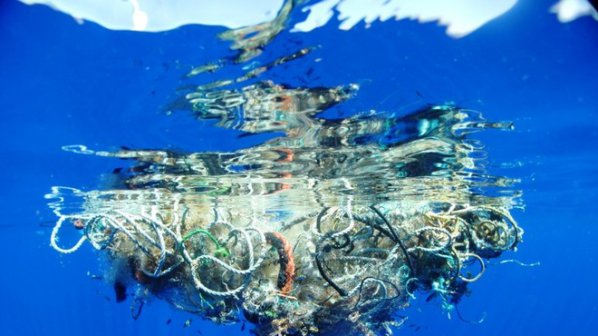 Световните океани са задръстени от милиони тонове пластмаса