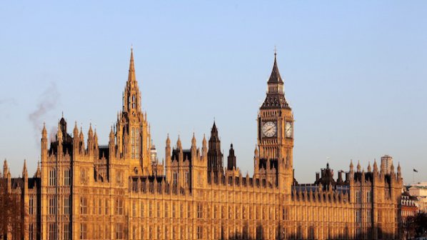 Бивши британски министри се забъркаха в скандал