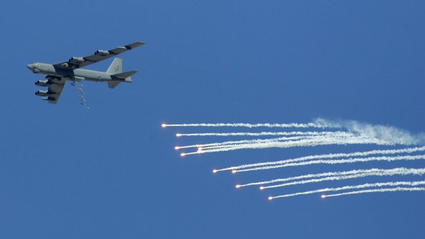 Коалицията нанесе 14 въздушни удара срещу ИД