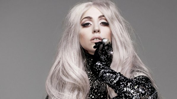 Лейди Гага върти хотел на ужасите